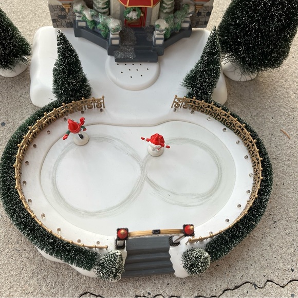 Department 56 Glacier Park Pavilion North Pole Christmas Village Limited Edition - Picture 7 of 14